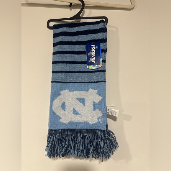 New UNC TARHEELS Blue and White Scarf UNIVERSITY OF NORTH CAROLINA - Picture 1 of 3